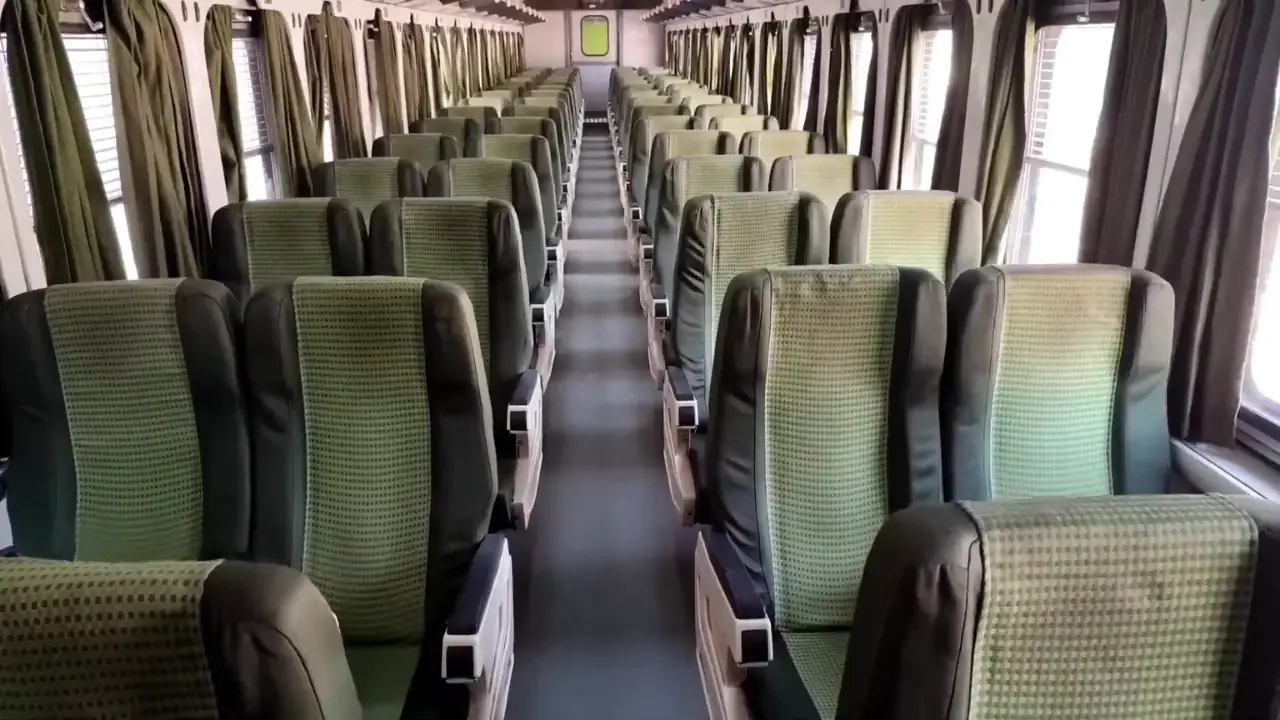 مقاعد قطار فرنساوي درجة ثانية