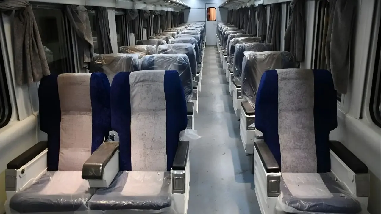 مقاعد قطار اسباني مطور درجة اولى