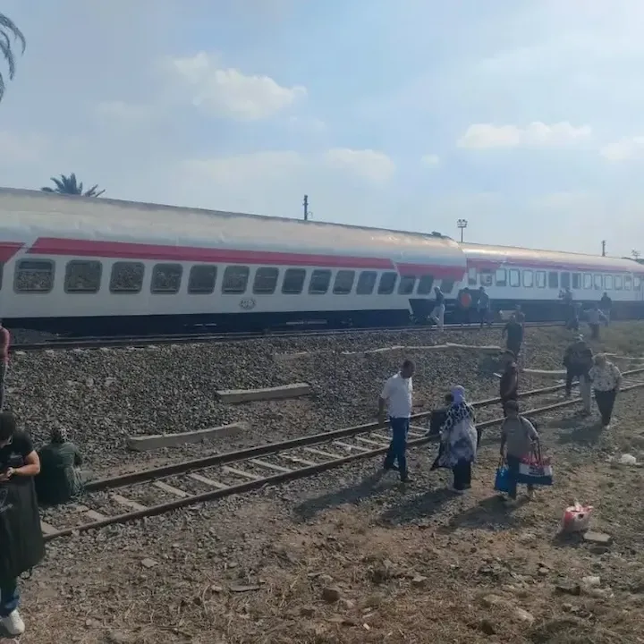 4 cars of the 919 Cairo-Alexandria train derailed at Kafr El-Zayat station.. and the railway reveals the details